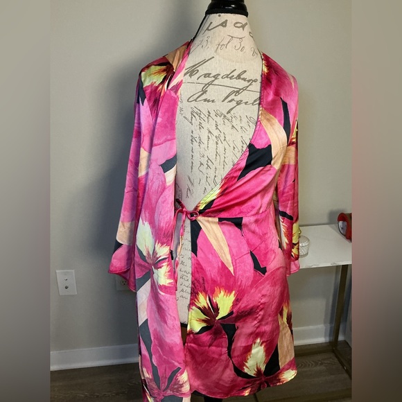 Floral Pink Wrap Robe - Picture 3 of 8